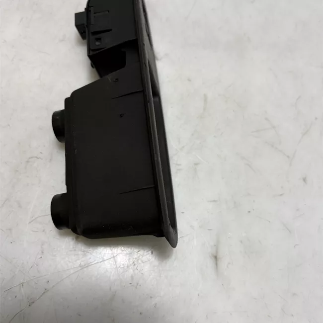 Interruttore alzacristalli porta posteriore sinistro