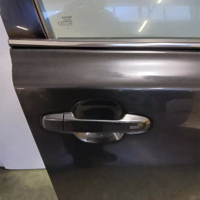 Porta anteriore destra