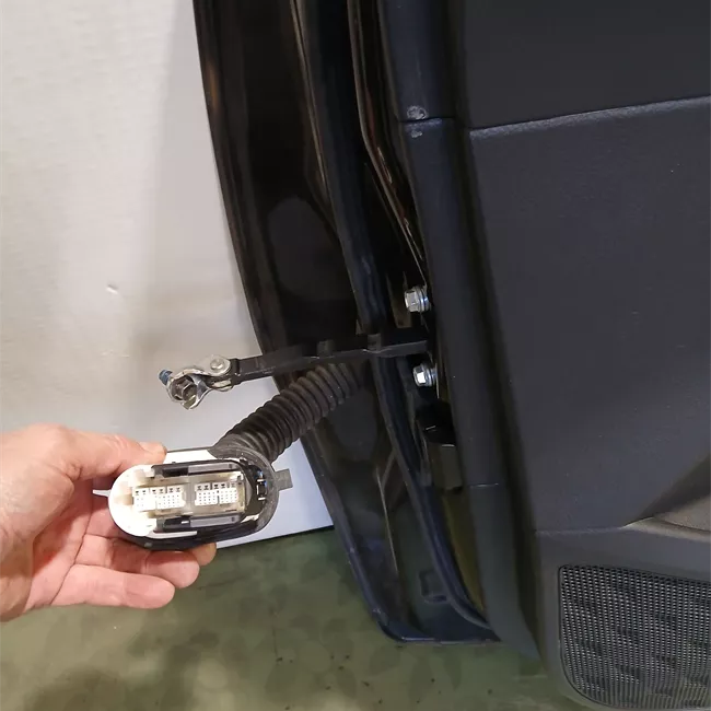 Porta anteriore destra