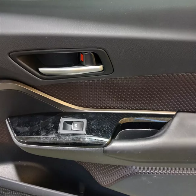 Porta anteriore destra