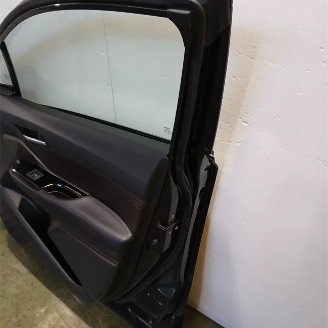 Porta anteriore destra