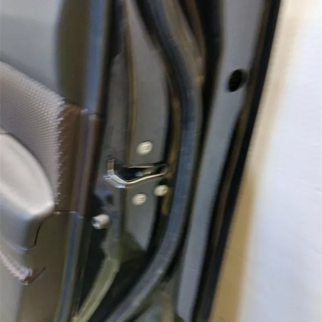 Porta anteriore destra