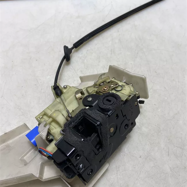 Serratura porta posteriore destra