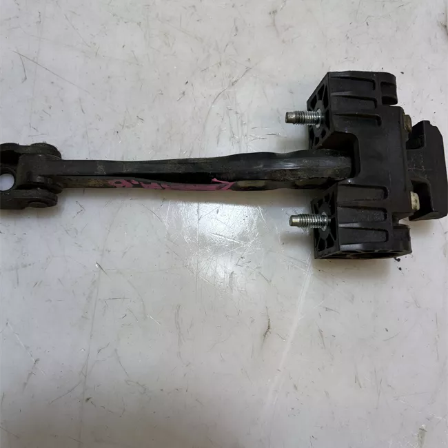 Fermo porta anteriore sinistro