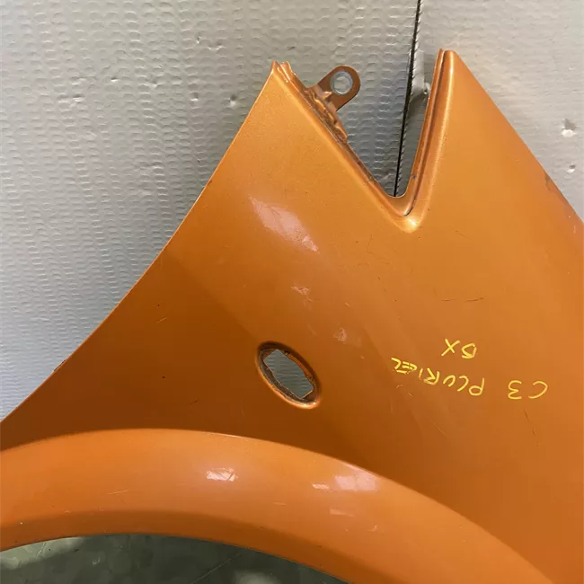 Parafango anteriore destro