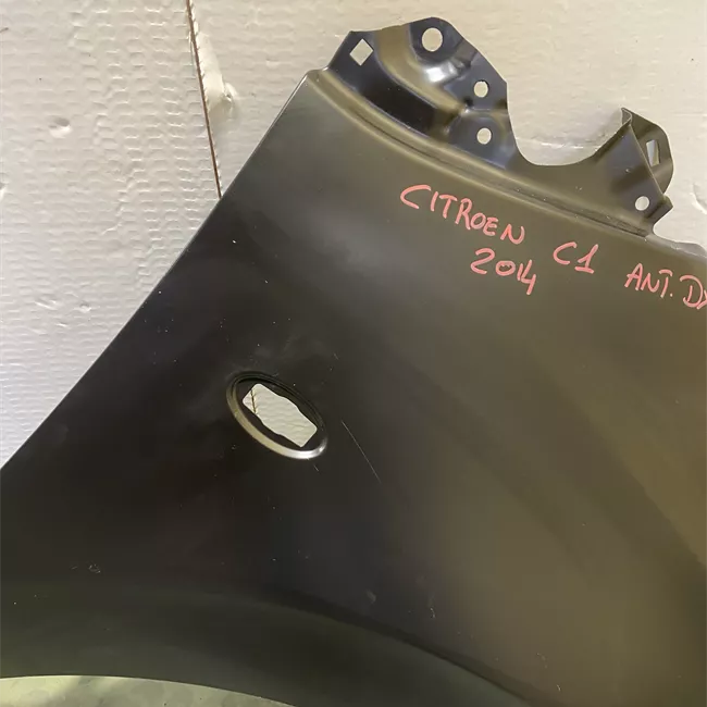 Parafango anteriore destro