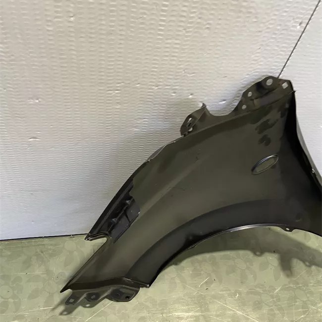 Parafango anteriore destro