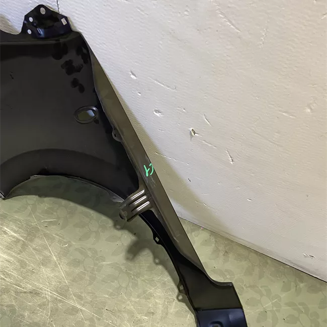 Parafango anteriore destro