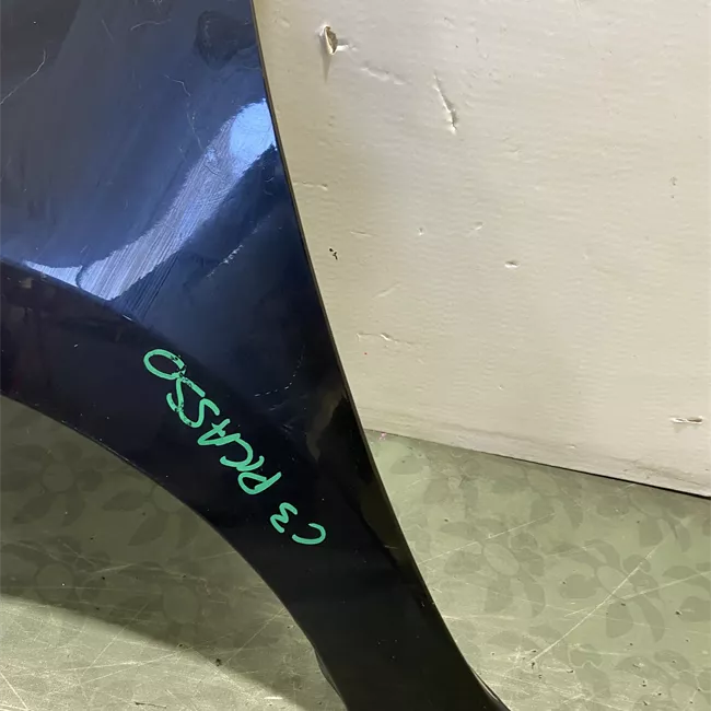 Parafango anteriore destro