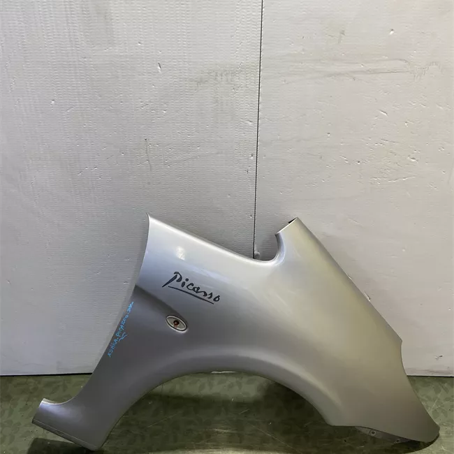 Parafango anteriore destro