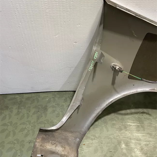 Parafango anteriore sinistro