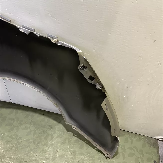 Parafango anteriore sinistro