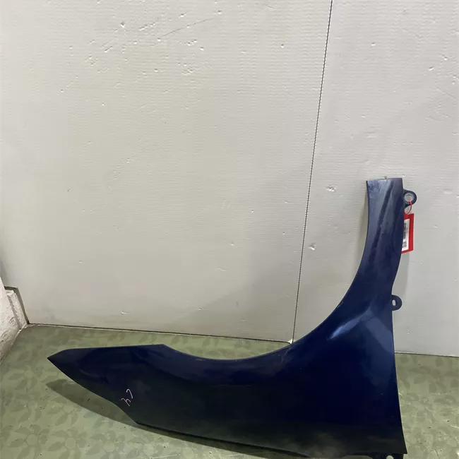 Parafango anteriore destro