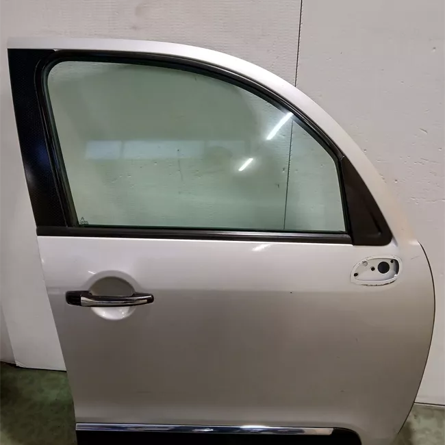 Porta anteriore destra