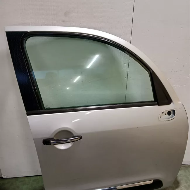 Porta anteriore destra