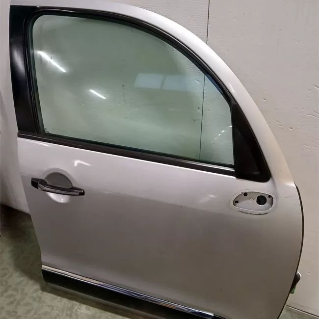 Porta anteriore destra