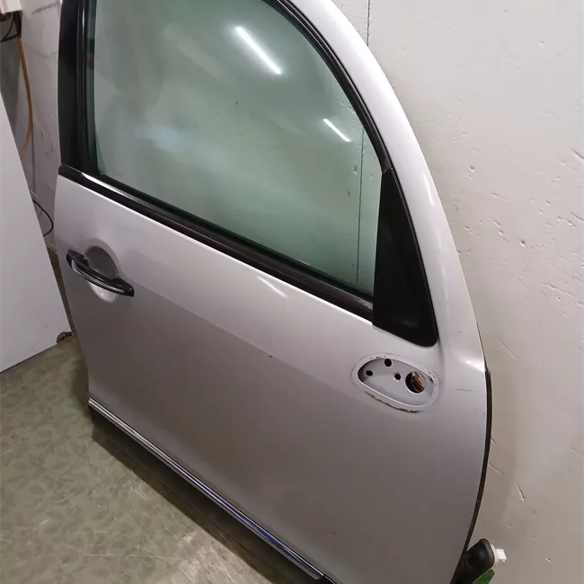 Porta anteriore destra