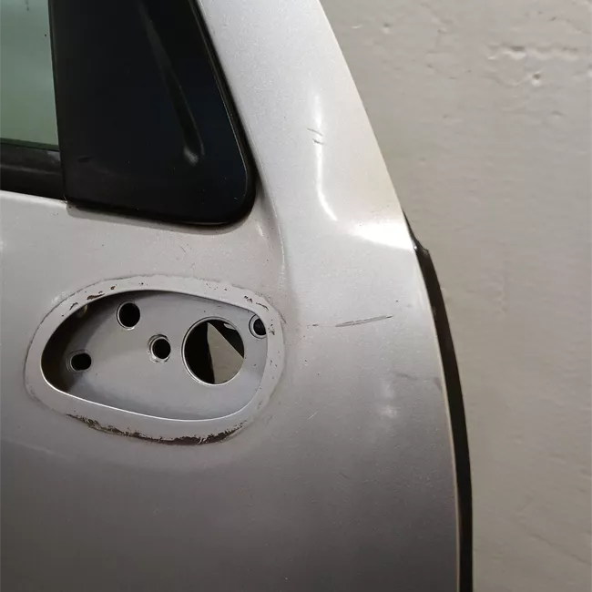 Porta anteriore destra