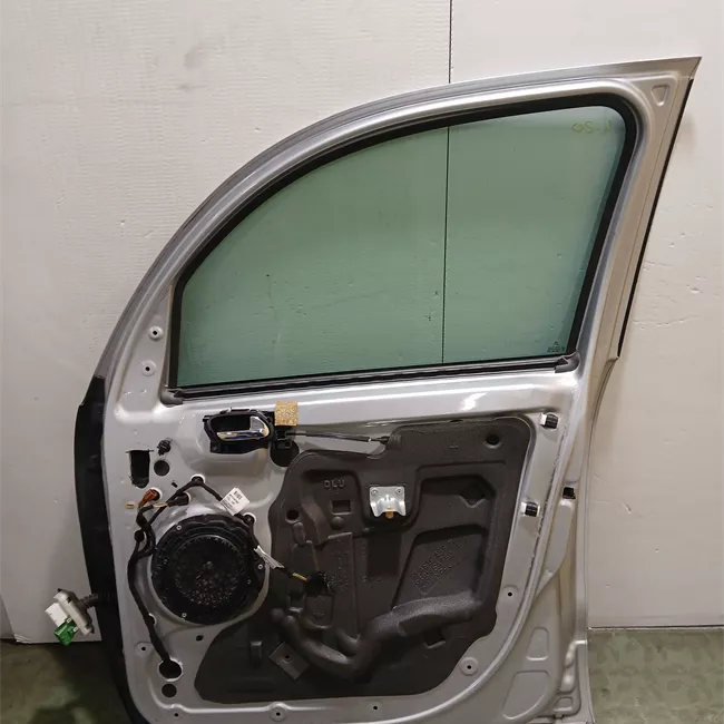 Porta anteriore destra