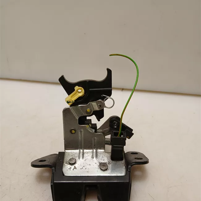 Serratura portello posteriore con chiusura centraliz