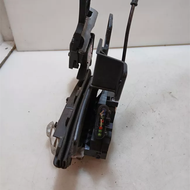 Serratura porta anteriore destra