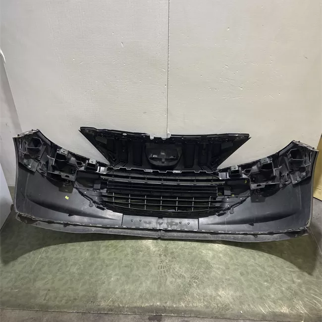 Paraurti anteriore con primer
