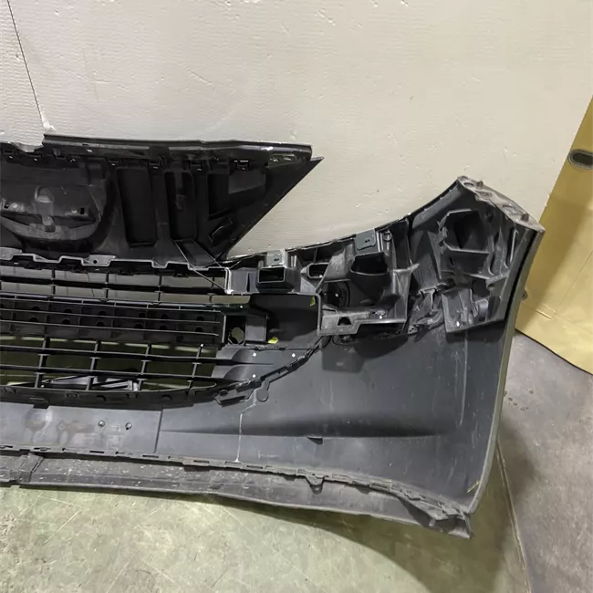 Paraurti anteriore con primer