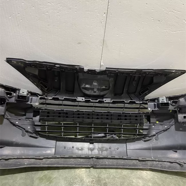 Paraurti anteriore con primer