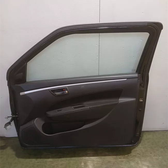 Porta anteriore destra