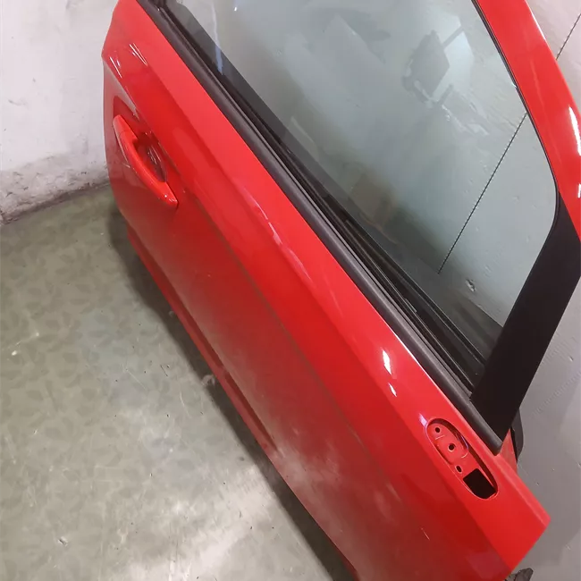 Porta anteriore destra