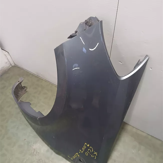 Parafango anteriore sinistro cerchi 15