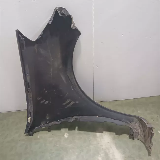 Parafango anteriore sinistro cerchi 15