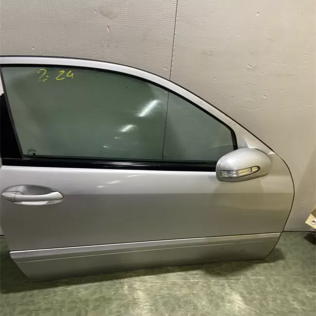 Porta anteriore destra