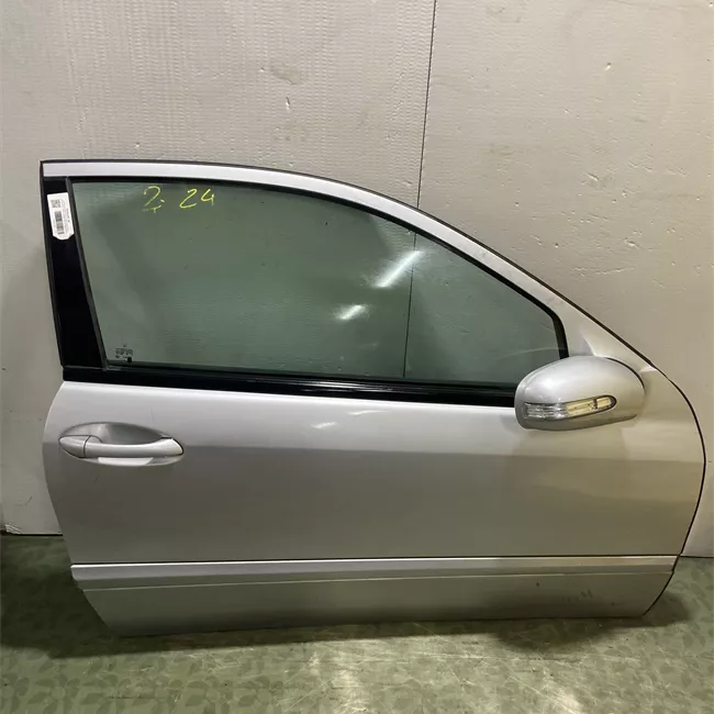 Porta anteriore destra