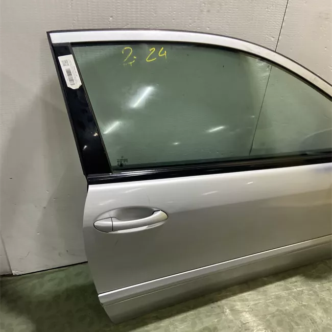 Porta anteriore destra