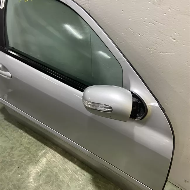 Porta anteriore destra