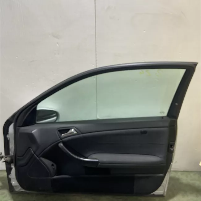 Porta anteriore destra