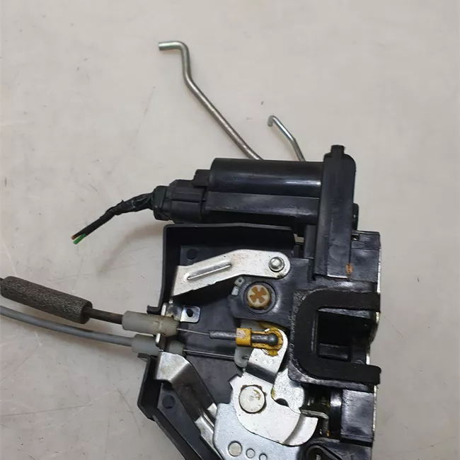 Serratura porta anteriore destra