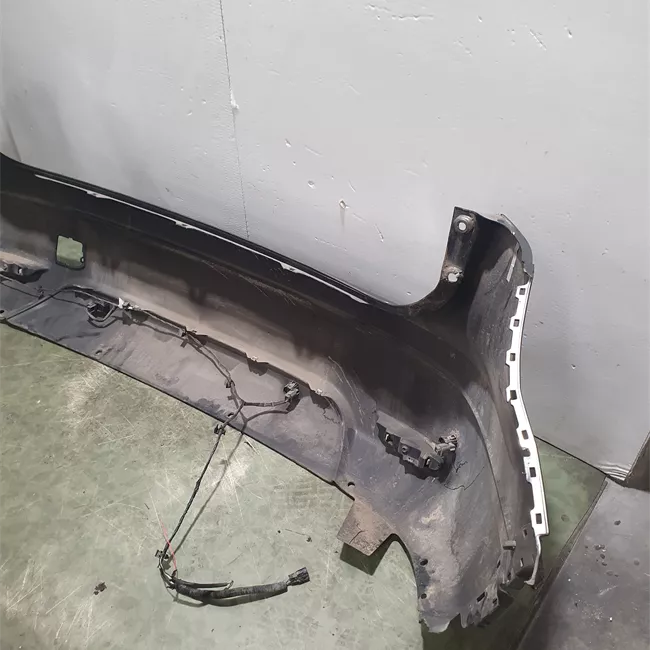 Paraurti posteriore grigio