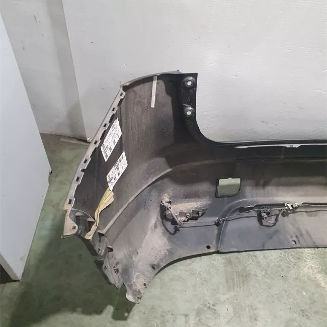 Paraurti posteriore grigio