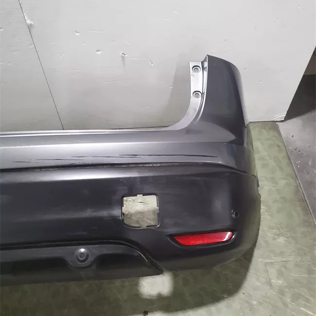 Paraurti posteriore grigio