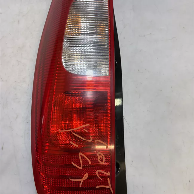 Fanale posteriore sinistro 01-02-06<