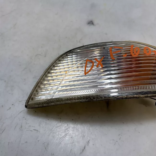 Fanalino anteriore destro