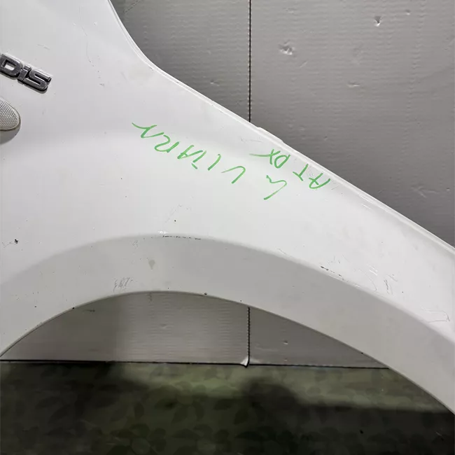 Parafango anteriore destro con fanalino laterale