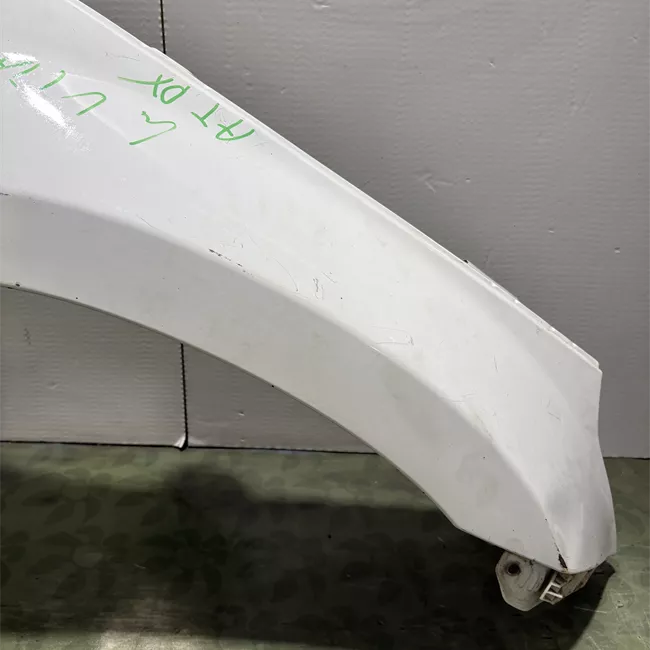 Parafango anteriore destro con fanalino laterale