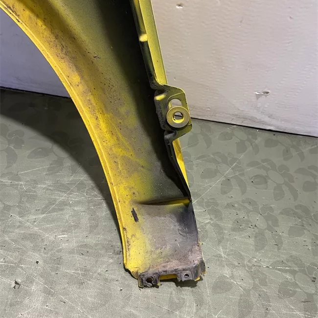 Parafango anteriore destro