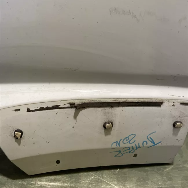 Parafango anteriore sinistro con fori per modanatura