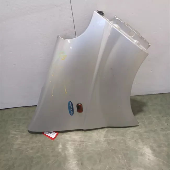 Parafango anteriore destro