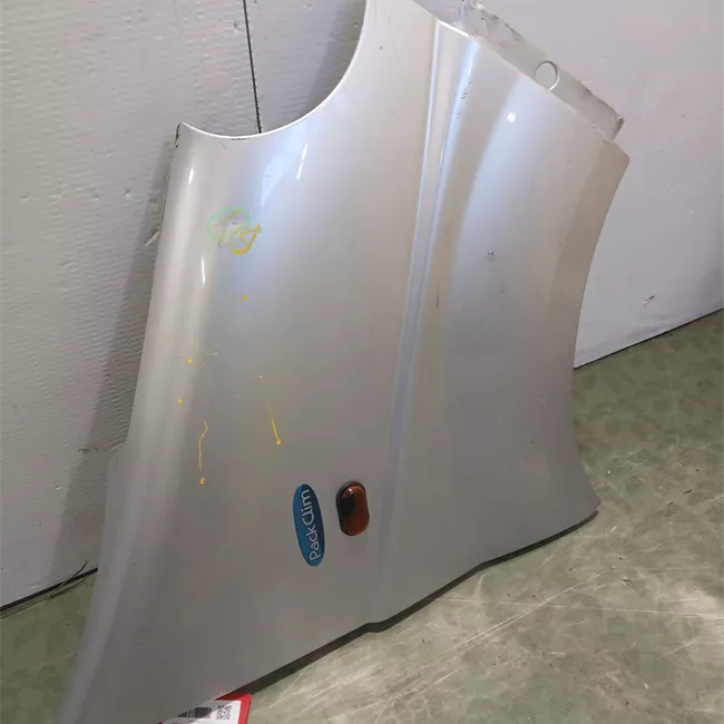 Parafango anteriore destro