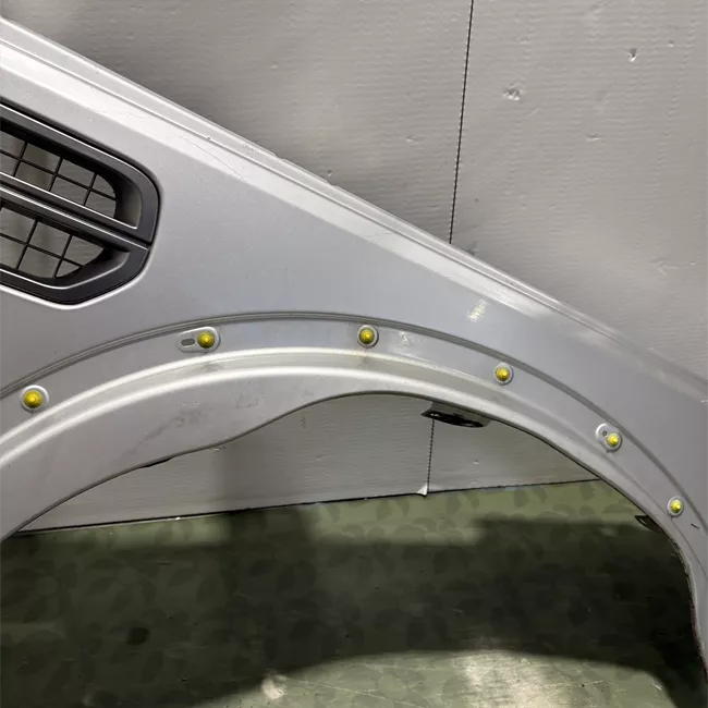 Parafango anteriore destro